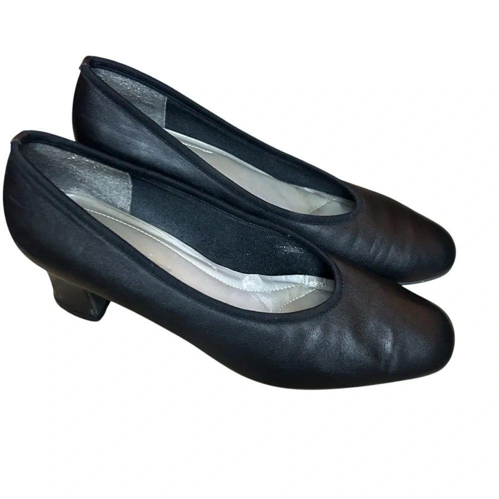 Naturalizer Black Leather Pumps 9.5N Low Heel Career Shoes